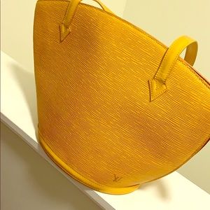 Lv gold beautiful authentic purse